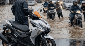 Motor Kehujanan? Begini Cara Mengeringkannya agar Tidak Berkarat